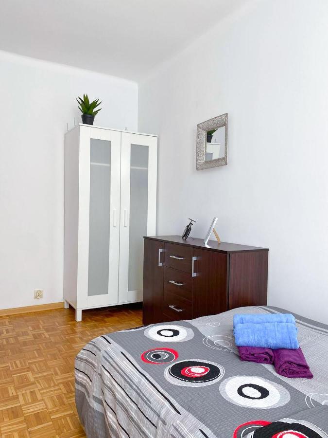 Room №3 Grzybowska 5 the very CENTER of Warszawa Zewnętrze zdjęcie